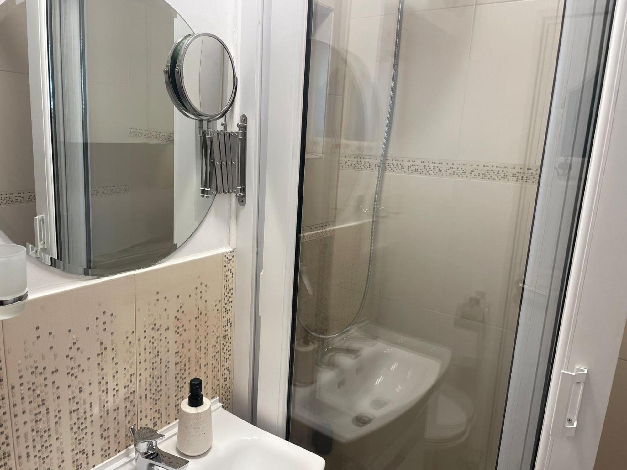 Emm Apartament - 100M Parc Si Metrou Tinererului Βουκουρέστι Εξωτερικό φωτογραφία